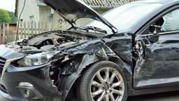 Pechowy zakręt. Kierowcy wciąż się nie wyrabiają (zdjęcia, film)