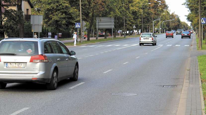 Jesienią na al. Partyzantów w Puławach pojawi się ciężki sprzęt. Drogowcy wymienią całą nawierzchnię 