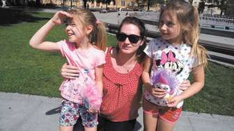 – Wiele pracujących osób denerwuje się, że pieniądze z ich podatków idą na 500 plus – mówi Diana Podbrożna (na zdjęciu z siostrzenicami)