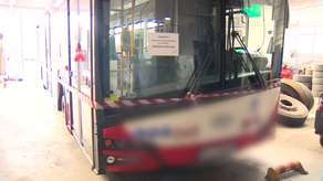 Jeden z poszkodowanych w wypadku autobusu ma wirus HIV. Apel policji