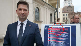 Na przygotowanej planszy pojawiła się informacja o „budowie S19 w kierunku Rzeszowa i Warszawy”. Tymczasem trasa krajowej „dziewiętnastki” przez stolicę nie przebiega