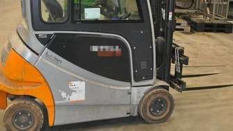 Przejechał jej po stopie wózkiem widłowym. 22-latka w szpitalu