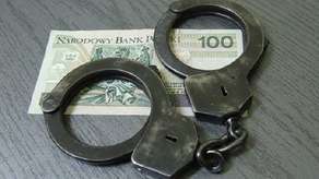 Kobieta wynajęła znajomej mieszkanie, a ta z wdzięczności... ją okradła