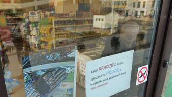 Żabki z wyrokami za handel w niedzielę 