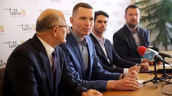 Wojciech Sobczuk (drugi od lewej) chodził do I LO im. Stanisława Staszica w Lublinie. Już na studiach tworzył Grono.net