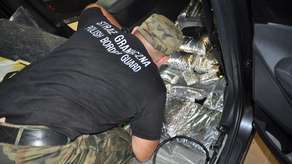 Rosjanie wieźli haszysz wart miliony złotych [wideo, zdjęcia]