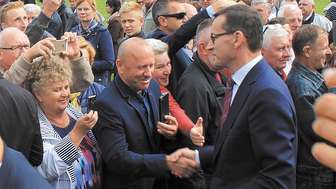 Premier Morawiecki w Wąwolnicy. Tłumaczył, dlaczego wybrał dożynki akurat tam. "Polska wieś była zapomniana i poszkodowana" [zdjęcia, wideo]