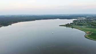 – Spuszczenie wody to pomysł najgorszy z możliwych. To degradacja zbiornika, jakim on jest. Czyli zbiornika rekreacyjnego, dla żeglarzy, dla wędkarzy – mówi Krzysztof Żuk, prezydent Lublina