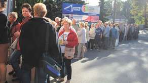 Po wejściówki ustawiła się wczoraj przed Bialskim Centrum Kultury długa kolejka