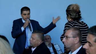 Posłowie w Puławach o Romach. Ogromne emocje i burzliwa dyskusja [wideo]