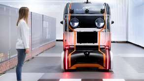 Prototyp Jaguar Land Rover ma wielkie oczy. Mrugają, rozglądają się i utrzymują kontakt wzrokowy z pieszym

