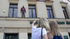 "Codziennie kilka osób dzwoni na 112". Manekin/ Uchodźca/Ziomek. Słitfocia z samobójcą