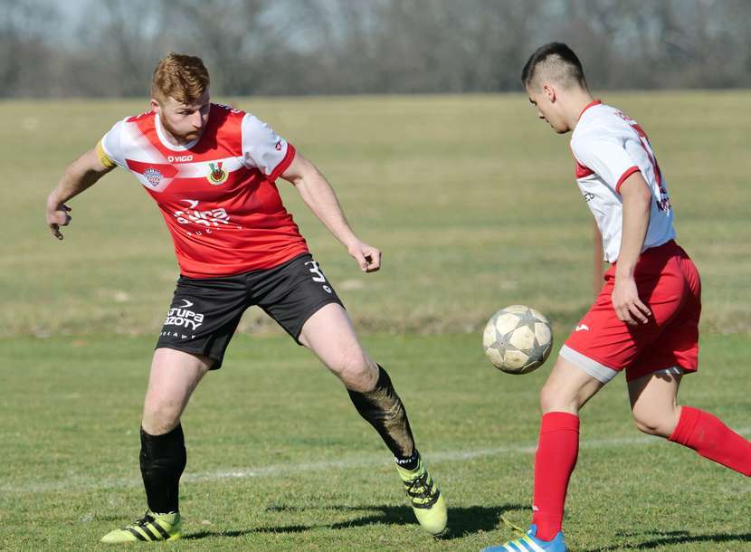 Mateusz Bednarski (z prawej) dał gospodarzom prowadzenie