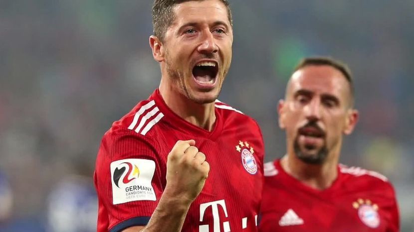 Robert Lewandowski i jego koledzy z Bayernu wreszcie mieli powody do radości