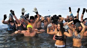 Kraśnickie morsy to kilkudziesięcioro fanów mroźnych kąpieli