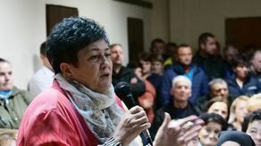 W spotkaniu w świetlicy przy OSP Biskupice poza mieszkańcami uczestniczyli też m.in. samorządowcy. Nie było przedstawicieli Orange Polska. Zebranie prowadziła sołtyska Biskupic Barbara Wójcik.