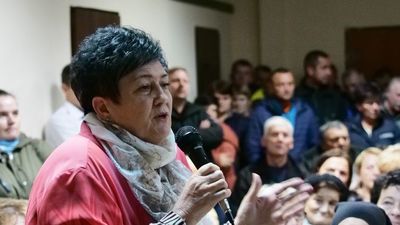 W spotkaniu w świetlicy przy OSP Biskupice poza mieszkańcami uczestniczyli też m.in. samorządowcy. Nie było przedstawicieli Orange Polska. Zebranie prowadziła sołtyska Biskupic Barbara Wójcik.