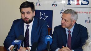 Od lewej: Jakub Banaszek i Marek Zagórski, minister cyfryzacji