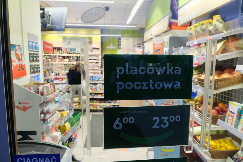 Związkowcy chcą zakazu handlu w niedziele dla sklepów, które przy okazji świadczą też usługi pocztowe