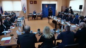 Dawniej byli związani z PO. Teraz rządzą z PiS powiatem kraśnickim [zdjęcia radnych]