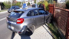 Wjechał w ogrodzenie na egzaminie na prawo jazdy. Egzaminator trafił do szpitala