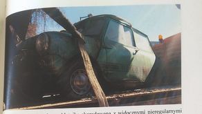 Tak w trakcie eksmisji wyglądał mini morris należący do naszego Czytelnika. W jego ocenie po odrestaurowaniu auto mogłoby być warte nawet 40 tys. zł