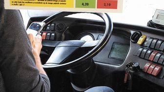 Na kierowcę zajętego telefonem trafił nasz Czytelnik, który wsiadł w trolejbus linii 154