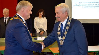 Wójt gminy Puławy planuje rozbudowę urzędu. Radni ustalili ile będzie zarabiał