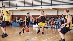 Bogdan Lembrych (z piłką) zagrał kapitalne zawody