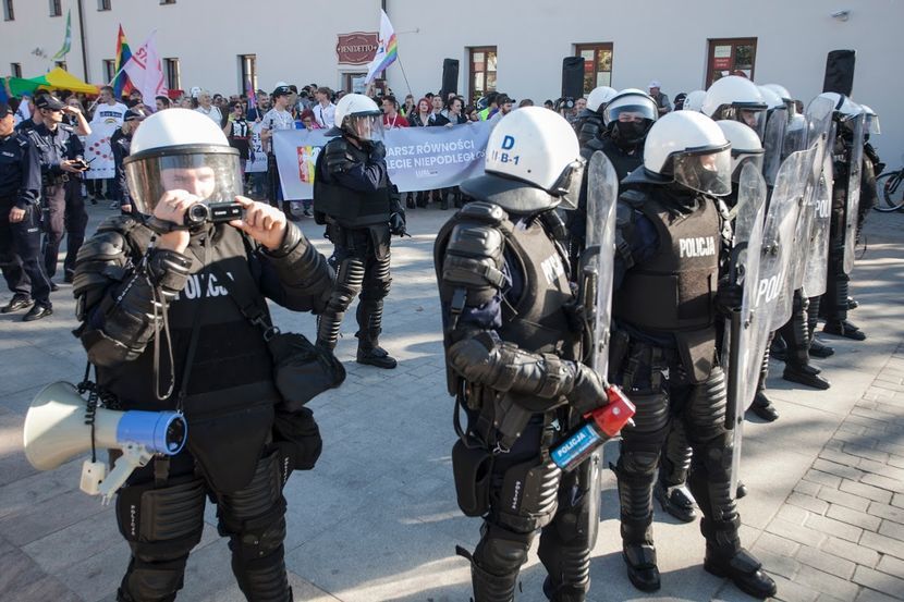 Również sami policjanci rejestrowali przebieg zajść podczas Marszu Równości w Lublinie