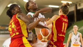 Nikki Greene (na zdjęciu z lewej) grała w Polsce przez trzy sezony