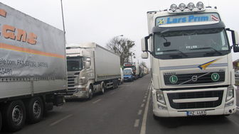 Poniedziałek. Kolejka na granicy w Dorohusku