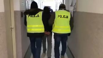 Fotograf z zarzutami za podejrzane pakunki przy S12. To były aparaty