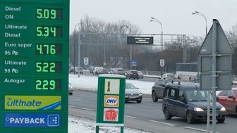 Święta na tańszym paliwie. Do kiedy utrzymają się obniżki?
