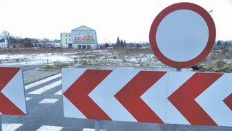 Nowa droga „zmiecie” przede wszystkim domy stojące wzdłuż asfaltowego odcinka ul. Dzierżawnej