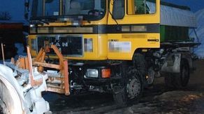 Nieszczęśliwy wypadek podczas próby naprawy pługopiaskarki