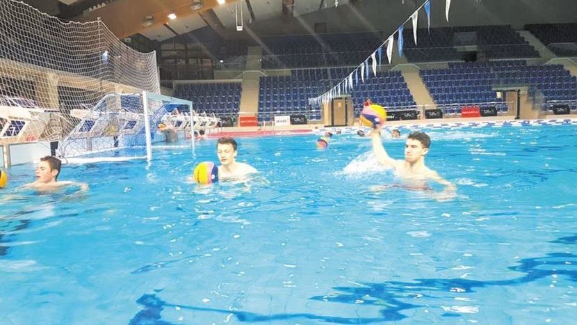 AZS Lublin uczy dzieci gry w piłkę wodną