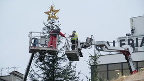16-metrowa choinka stanęła w centrum Lublina [zdjęcia]