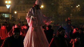 Krakowski Teatr Uliczny podczas widowiska na Placu F. Chopina