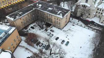 Konserwator zabytków nie zgadza się na zabudowę szkolnego dziedzińca