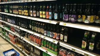 Radni chcą zniesienia nocnej prohibicji na alkohol. "Wiele osób prosiło nas o powrót do normalności"