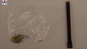 Otworzyli drzwi, a za nimi dzielnicowi. Poczuli specyficzny zapach