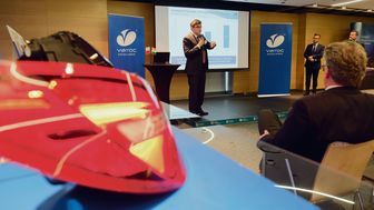 Lublin, 20 listopada. W Lubelskim Centrum Konferencyjnym trwa konferencja prasowa firmy Varroc Lighting Systems