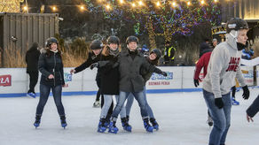 Ślizgawka pod chmurką. Lodowisko Browar Perła już działa [cennik, godziny otwarcia]