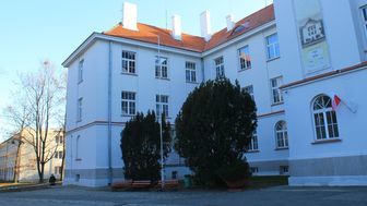 Konflikt i podziały w szkole. Dyrektorka kością niezgody