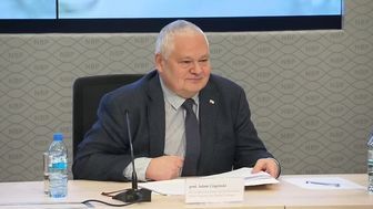 Gigantyczne zarobki dyrektorek w NBP. "Radziłbym panu Gowinowi, żeby dwa razy głęboko oddech wziął"