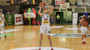 Kontuzjowana Magdalena Szajtauer (na zdjęciu) nie mogła pomóc swoim koleżankom w Siedlcach. Na parkiecie zabrakło również Brianny Kiesel.