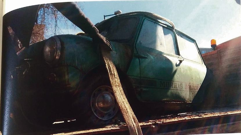 Panu Wincentemu zostały jedynie zdjęcia zabytkowego mini morrisa. Auto było pamiątką po zmarłym bracie