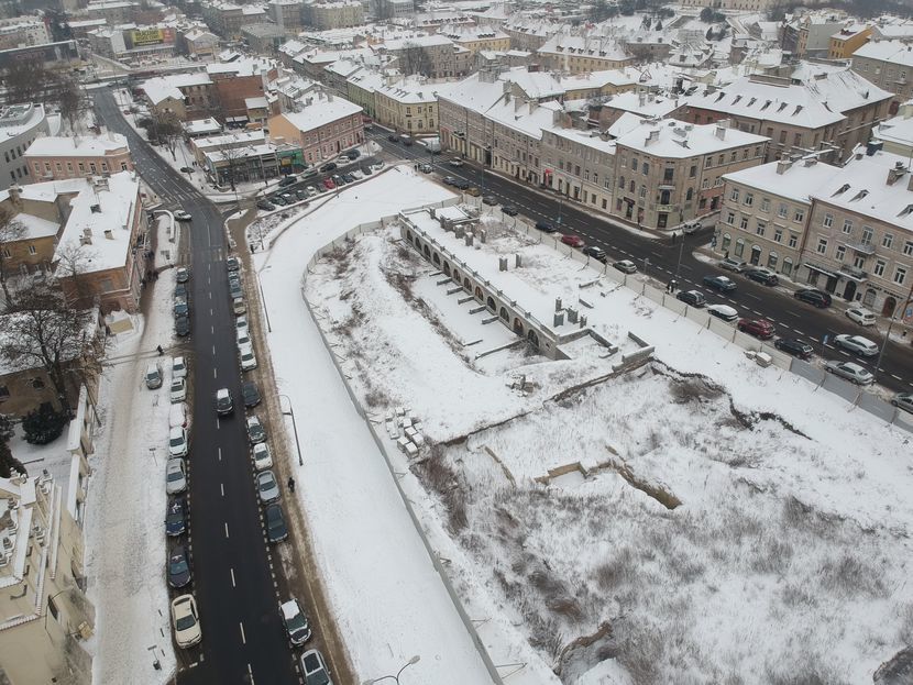 Od lat teren w centrum Lublina, na którym miał powstać m.in. podziemny parking i część gastronomiczna, leży odłogiem