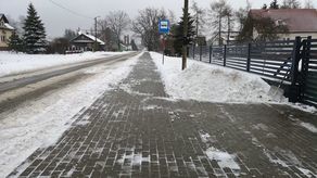 Synowie wójta odśnieżyli posesję. Nie wszystkim się spodobało